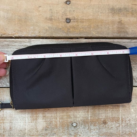 Travelon Signature Pleated Black Zipper Wallet - Picture 9 of 9